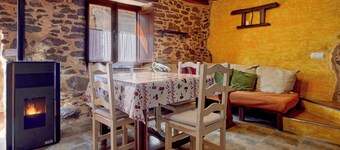 Country House 'El Sardón I' with Mountain View, Wi-Fi and Air Conditioning