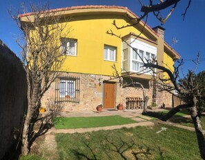 Exterior - Country House 'Real 110mas2' with Mountain View, Private Garden and Wi-Fi (MATAMOROSA)