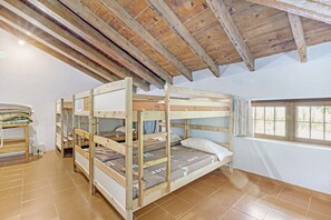 6 bedrooms, free WiFi, bed sheets