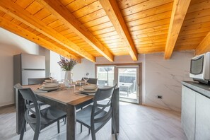 Dining - Holiday Home 'Sea View' with Sea View, Wi-Fi and Air Conditioning (Portoscuso)