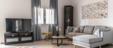 Televisión y chimenea