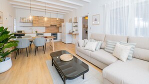A modern living room with a sofa, coffee table, and dining area. - Villa 'Tranquila El Retiro' with Private Pool, Wi-Fi and Air Conditioning (Málaga)