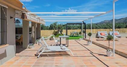 Villa 'Tranquila El Retiro' with Private Pool, Wi-Fi and Air Conditioning