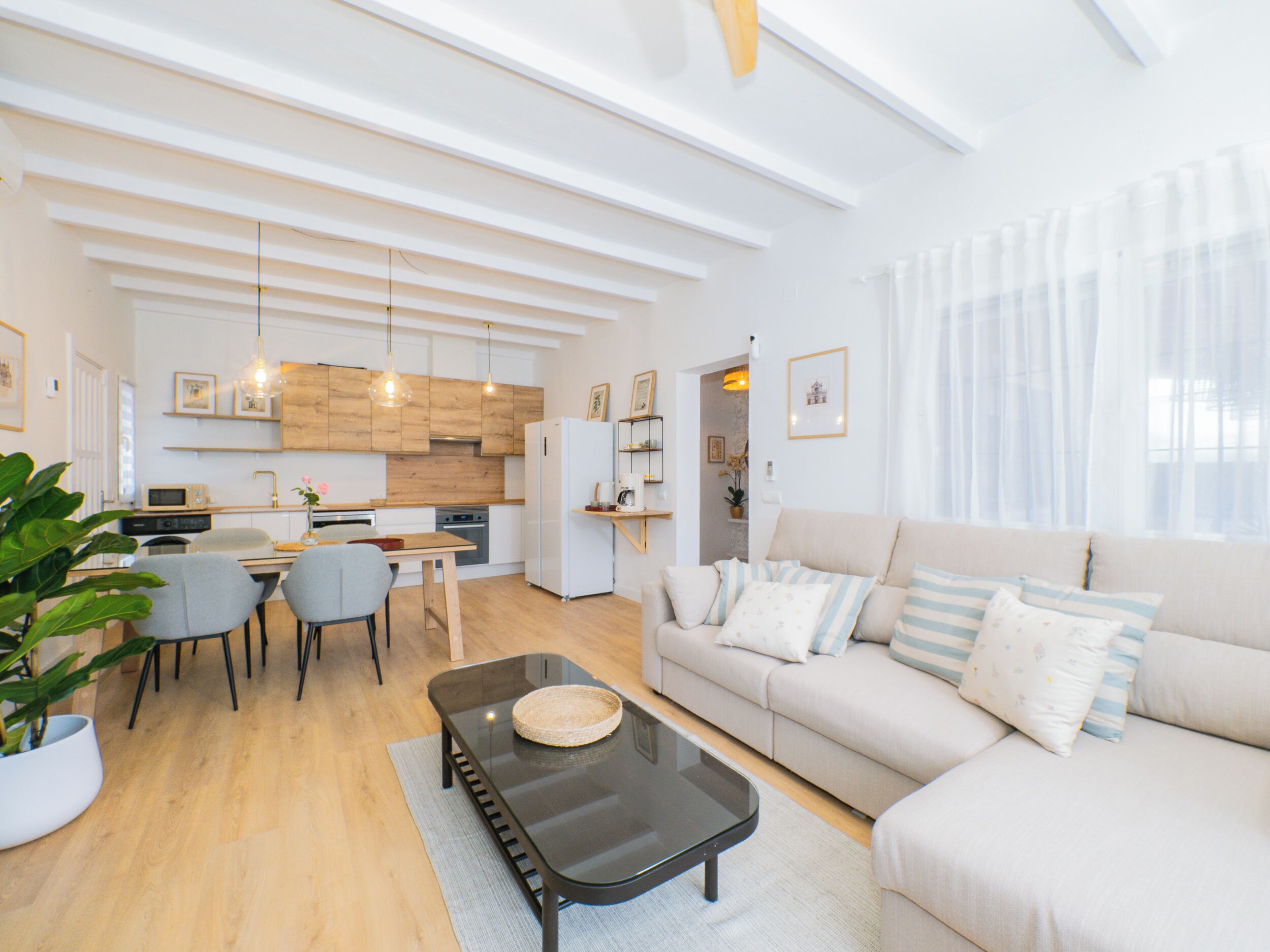 Televisie en een open haard