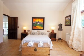 3 chambres, fer et planche à repasser, Wi-Fi gratuit, draps fournis