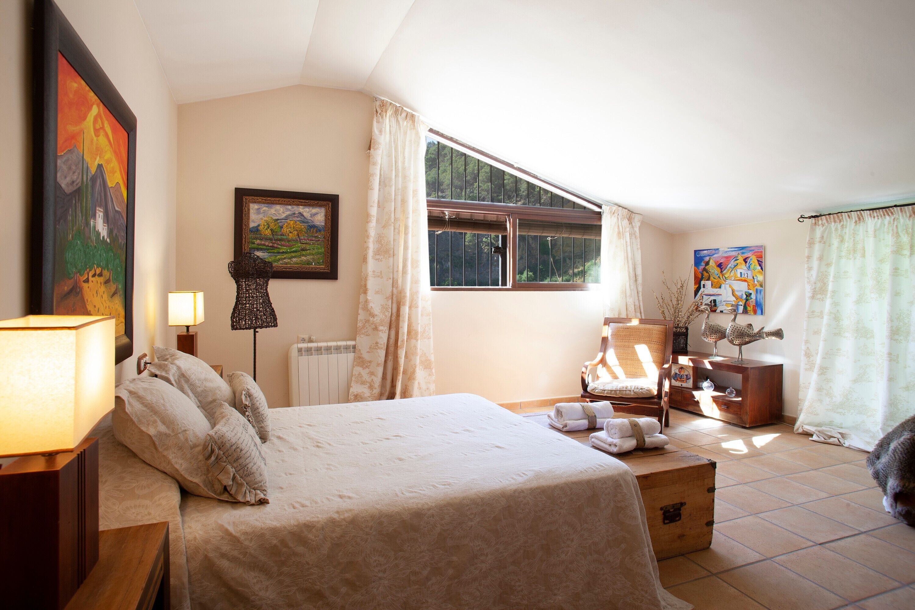 3 bedrooms, iron/ironing board, free WiFi, bed sheets