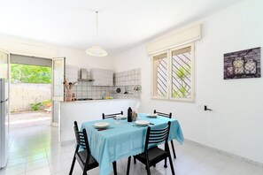 Dining - Holiday Home 'Villa Ottavia' with Private Terrace, Wi-Fi and Air Conditioning (Torre Lapillo)