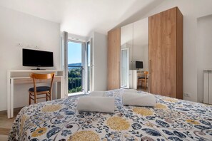 2 chambres, fer et planche à repasser, Wi-Fi gratuit, draps fournis