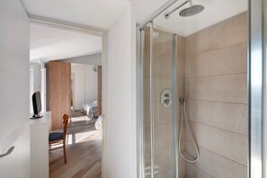 2 slaapkamers, een strijkplank/strijkijzer, gratis wifi, beddengoed