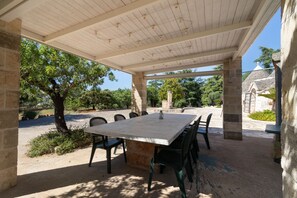 Outdoor dining - 'Trulli I Cedri, Monopoli' with Private Terrace and Private Garden (Monopoli)