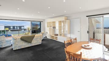 Basic House, Mountain View | Living area