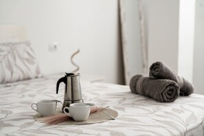 2 bedrooms, iron/ironing board, free WiFi, bed sheets - Vacation Apartment 'Dreams Holidays' with Shared Pool, Wi-Fi and Air Conditioning (Adeje)