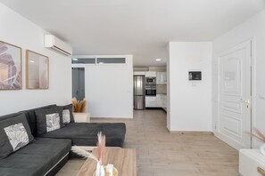 TV - Vacation Apartment 'Dreams Holidays' with Shared Pool, Wi-Fi and Air Conditioning (Adeje)