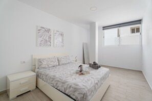 2 bedrooms, iron/ironing board, free WiFi, bed sheets - Vacation Apartment 'Dreams Holidays' with Shared Pool, Wi-Fi and Air Conditioning (Adeje)