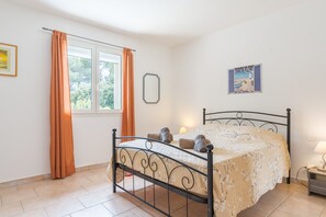 3 quartos, ferros/tábuas de passar roupa, Wi-Fi de cortesia