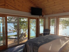 4 bedrooms, desk, iron/ironing board, travel crib