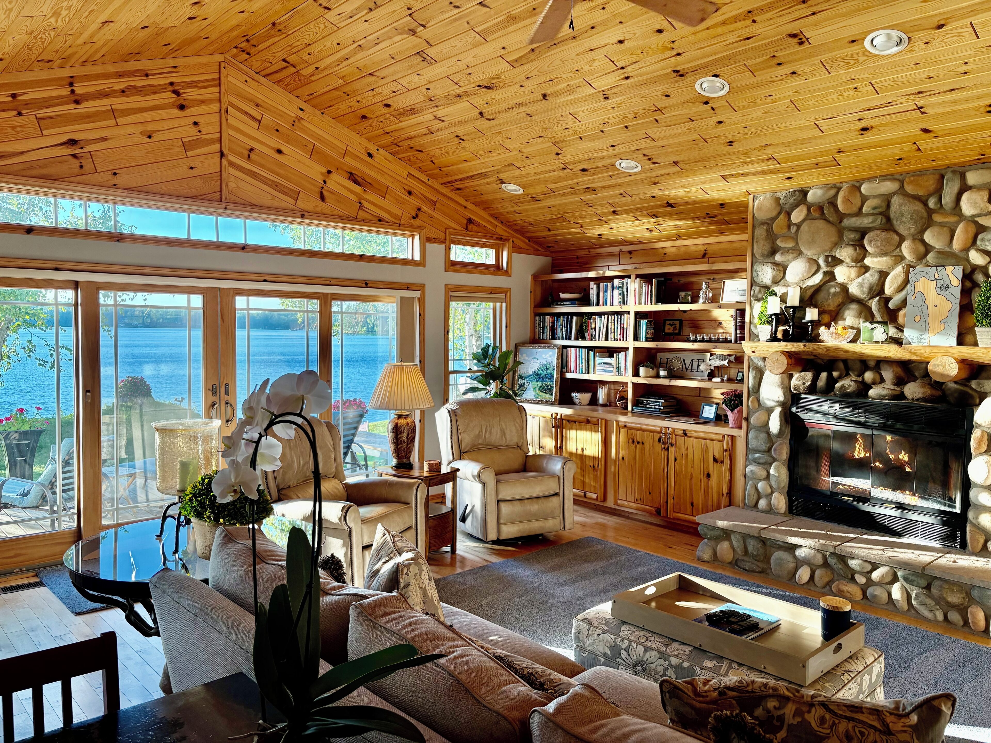 Smart-tv en een open haard