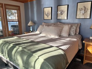 4 bedrooms, desk, iron/ironing board, travel crib