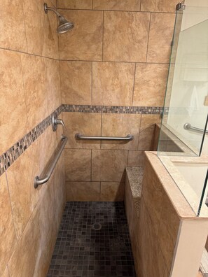 Shower, hair dryer, towels, toilet paper - Welcome to Orange Blossom Cottage at Dirty Dog Organic Farm. (Leesburg)