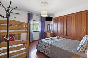 4 bedrooms, free WiFi, bed sheets