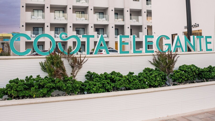 Costa Elegante Hotel & Suites