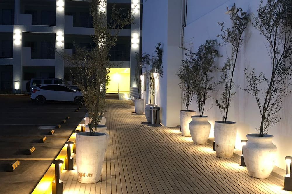 Costa Elegante Hotel & Suites