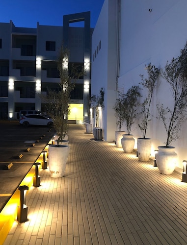 Costa Elegante Hotel & Suites