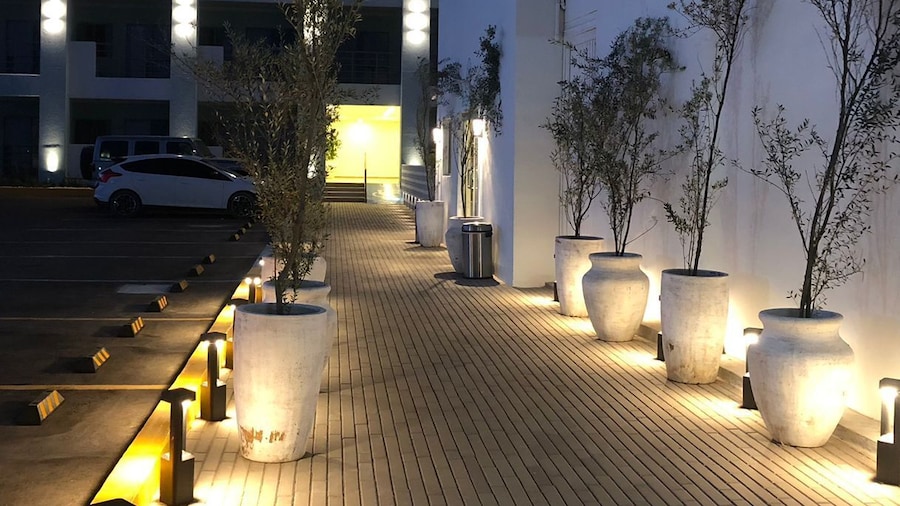 Costa Elegante Hotel & Suites