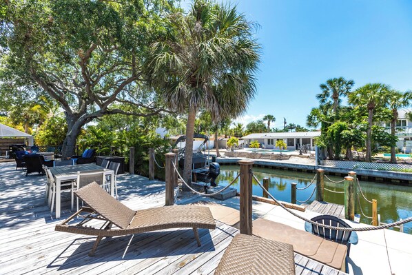 Outdoor dining - Tide's End (Pool home on canal) (Siesta key)