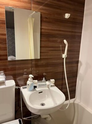 公寓 | 浴室 | 花灑/浴缸組合、風筒、提供毛巾、洗頭水