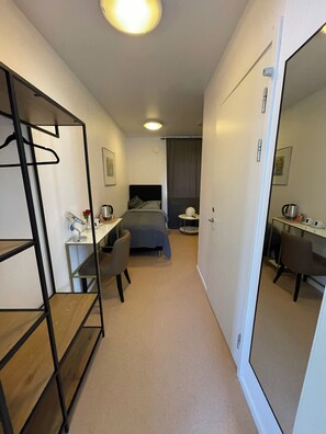 Comfort Double or Twin Room, Garden View | Desk, laptop workspace, free WiFi - Långstorp Gästhem (Hoor)