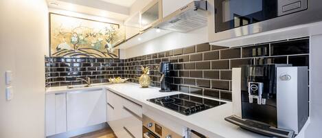 Fridge, microwave, dishwasher, coffee/tea maker