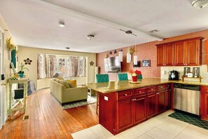 Interior - Spacious 6BR Duplex • Near EWR & NY/NJ Attractions (Newark)