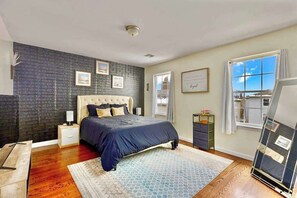 6 habitaciones, escritorio, tabla de planchar con plancha y wifi