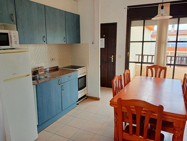 Microwave, oven, coffee/tea maker, toaster