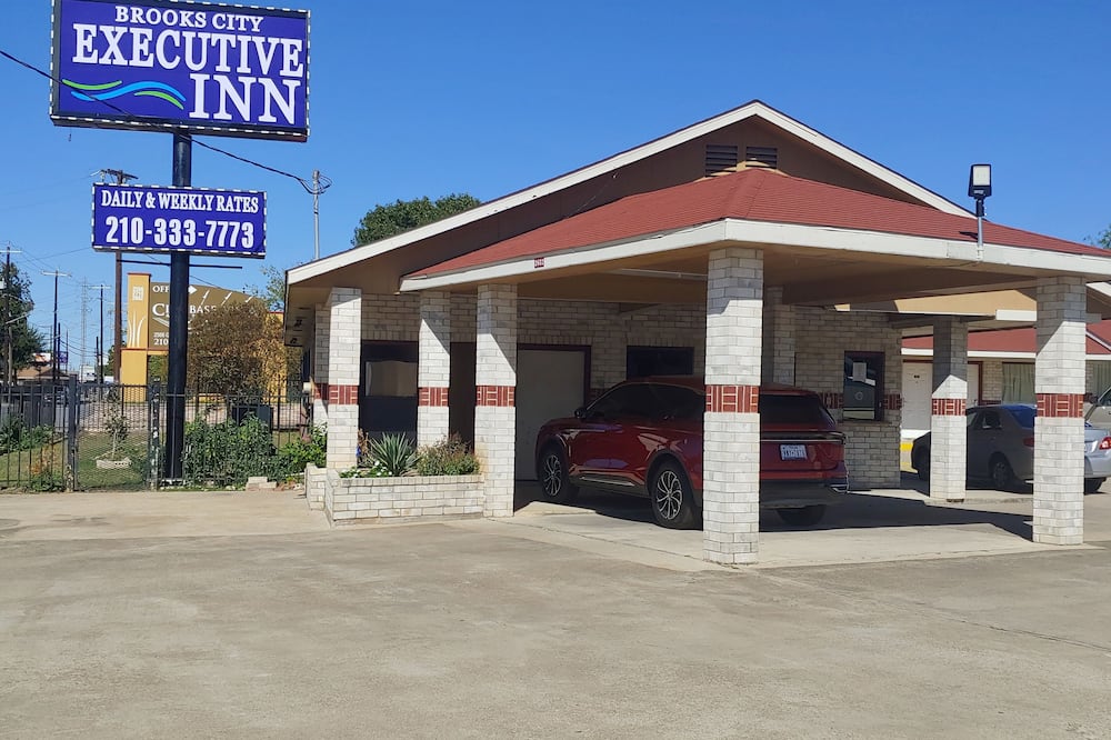 Brooks City Executive Inn