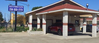 บรุ๊คส์ ซิตี้ เอ็กเซคคิวทีฟ อินน์