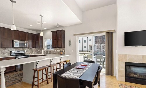 Cozy townhome in old town north dogs, Bikes.