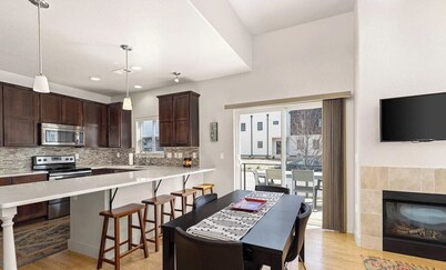 Cozy townhome in old town north dogs, Bikes.