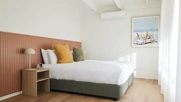 Habitación familiar | Escritorio y espacio para trabajar con un portátil