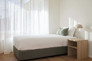 Desk, laptop workspace, iron/ironing board, free WiFi - The Keith Motel (Tootgarook)