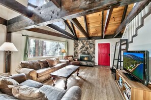 TV connectée, cheminée, baby-foot