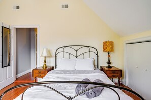 3 chambres, fer et planche à repasser, Wi-Fi, draps fournis