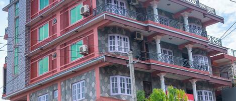 Mặt tiền nơi lưu trú