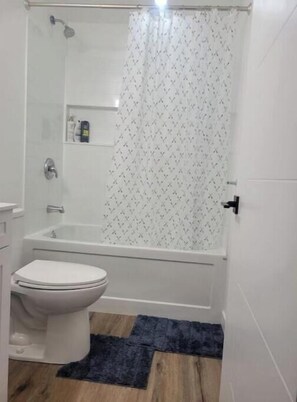 Asciugacapelli, bidet, asciugamani, sapone