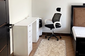 1 habitación, tabla de planchar con plancha, wifi y ropa de cama 