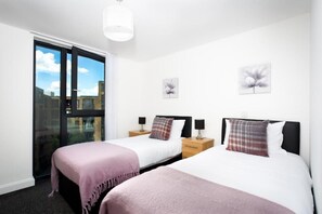 2 quartos, ferros/tábuas de passar roupa, Wi-Fi, roupa de cama