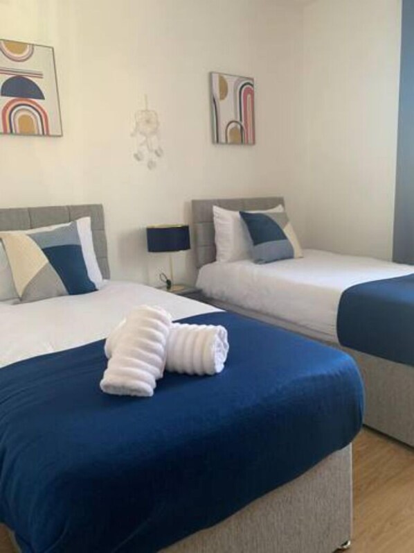 2 quartos, ferros/tábuas de passar roupa, Wi-Fi, roupa de cama