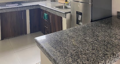Apartamento a una Cuadra del Terminal Quitumbe. Ideal Para Familia