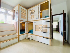 Habitació individual bàsica, vistes a la ciutat | Planxa i posts de planxar i wifi gratuïta